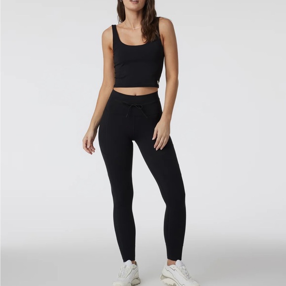 Vuori Daily Crop NWT - Picture 2 of 4